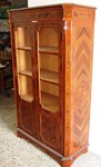 armoire and vitrin